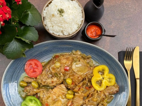 Yassa Chicken with Fragrant Rice  – a journey of flavors  🍽️✨