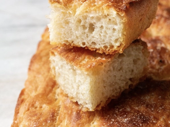 Foccacia z rozmarynem i wędzoną solą morską