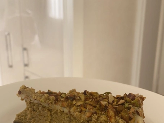 Dekadencki i ponadczasowy sernik pistacjowy-pojedynczy kawałek