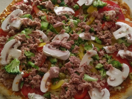 Fuerte, pizza z tuńczykiem na cienkim cieście