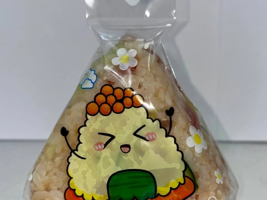 Onigiri z łososiem