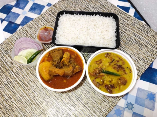 Bengalski zestaw z curry z koziny z ryżem i soczewicą
