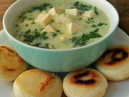 Pisca Andean with four arepas to accompany