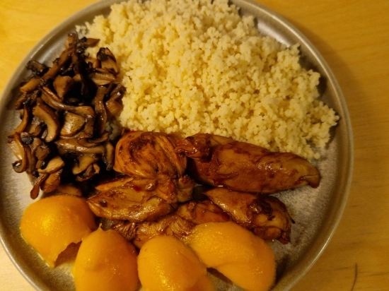 Kurczak z mango w sosie sojowym z kuskusem