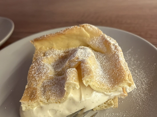 Karpatka - połowa porcji, klasyczna z kremem patissiere z laską wanili