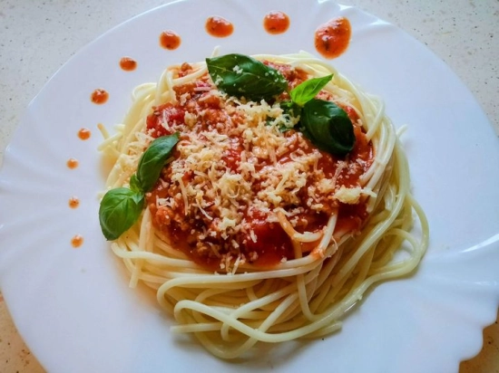 Spaghetti Bolognese + mini deser gratis