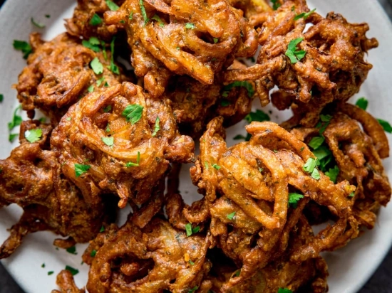Onion bhaji with chutney