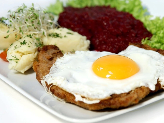 Kotlet Schabowy z puree i surówkami