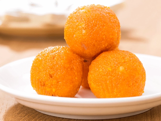 Motichoor ladoo Home made freshly - Indian Traditional Sweet (4 pieces - Medium Size)