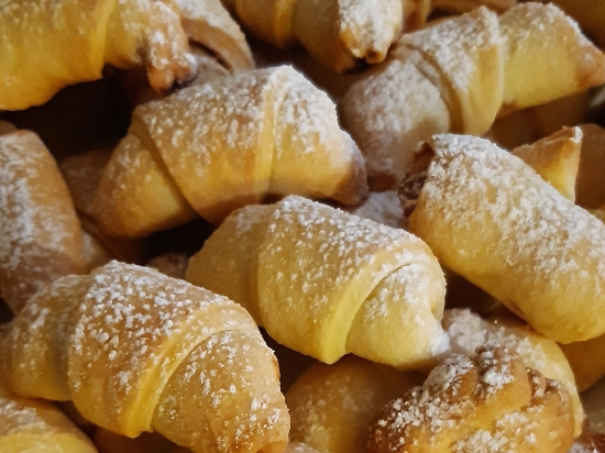 Kruche rogaliki z marmoladą