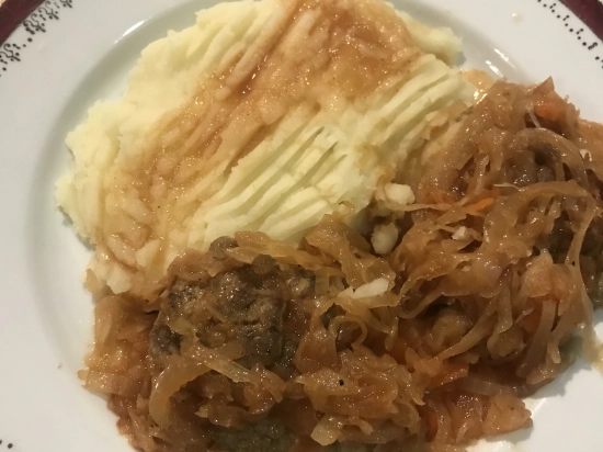 Karkówka pieczona w kapuście  z ziemniakami