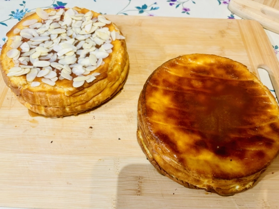 Sernik domowy z polewą karmelową
