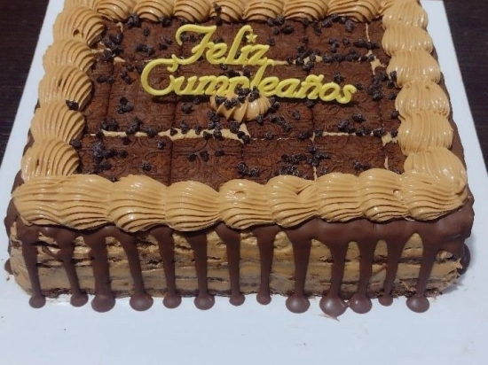 REAL Chocolate and cream cake (40 people)