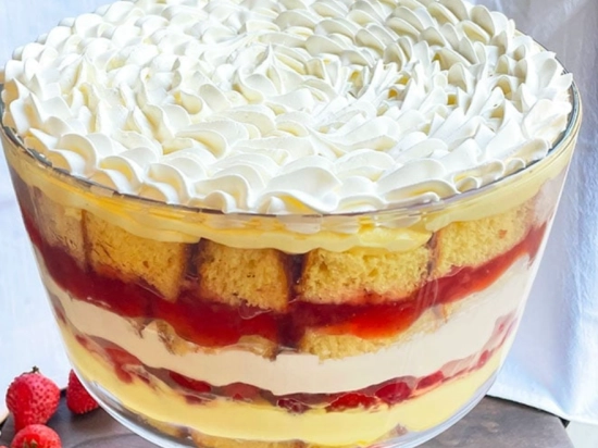 Cake fruit trifle (dessert)