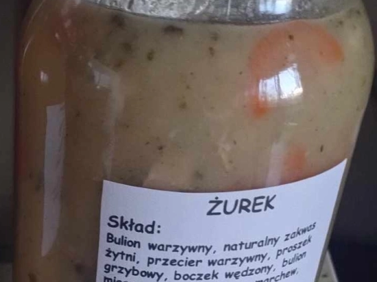 Żurek na wędzonce z białą kiełbaską i majerankiem