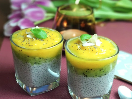 JOGURT Z MANGO I CHIA