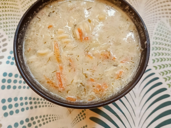 Zupa ogórkowa z makaronem