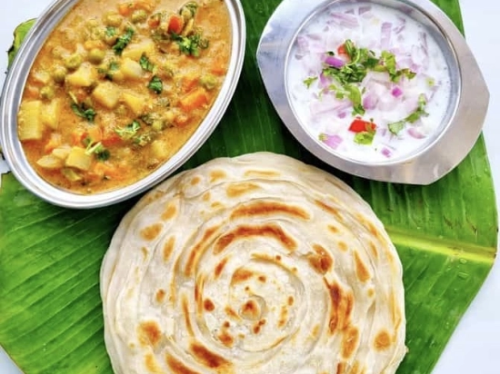 Parotta with Vegetable Korma and Raita (Vegetable korma is of 300g and Parotta BIG PORTION: 3 pieces)O
