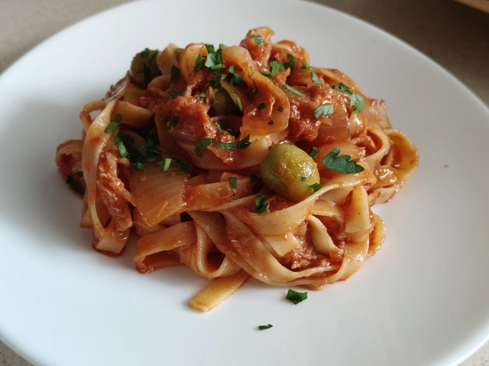 Makaron tagliatele z tuńczykiem