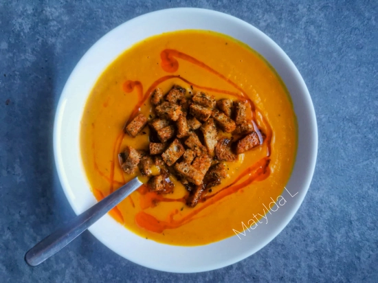 Aromatyczna zupa krem z pieczonej dyni