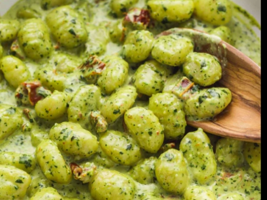 Creamy pesto gnocchi