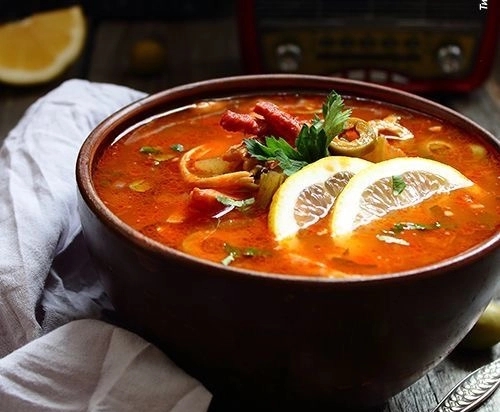 🥣 Solianka – zupa z mięsem i warzywami