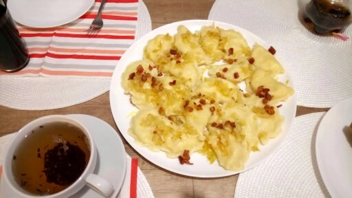 Pierogi z kapustą i mięsem z drobiu