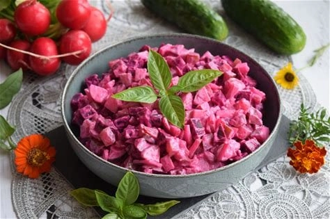 Sałatka śledziowa z burakiem
