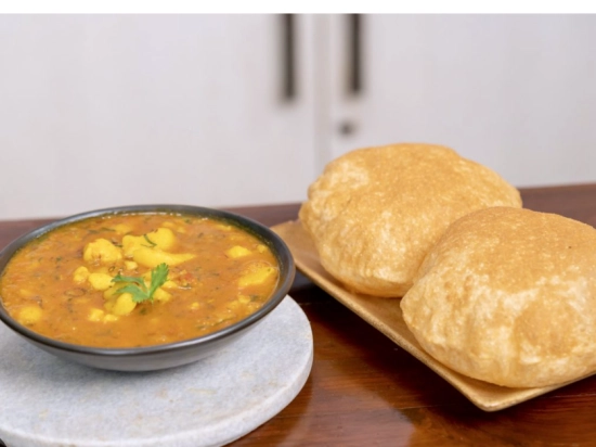 Puri bhaji (2 Puri)