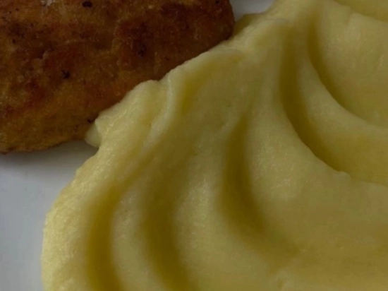 Puree ziemniaczane i kotleciki z kurczaka