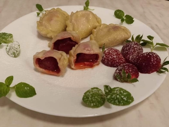 Pierogi z truskawkami.