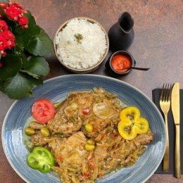 Yassa Chicken with Fragrant Rice  – a journey of flavors  🍽️✨
