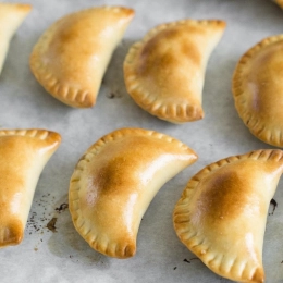 Drożdżowe pierożki pizzowe