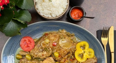 Yassa Chicken with Fragrant Rice  – a journey of flavors  🍽️✨