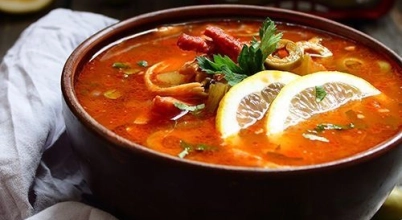 🥣 Solianka – zupa z mięsem i warzywami