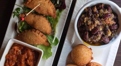 5 Pastels with Spicy Sauce & Ginger Bissap – A Taste of West Africa! ✨🌍